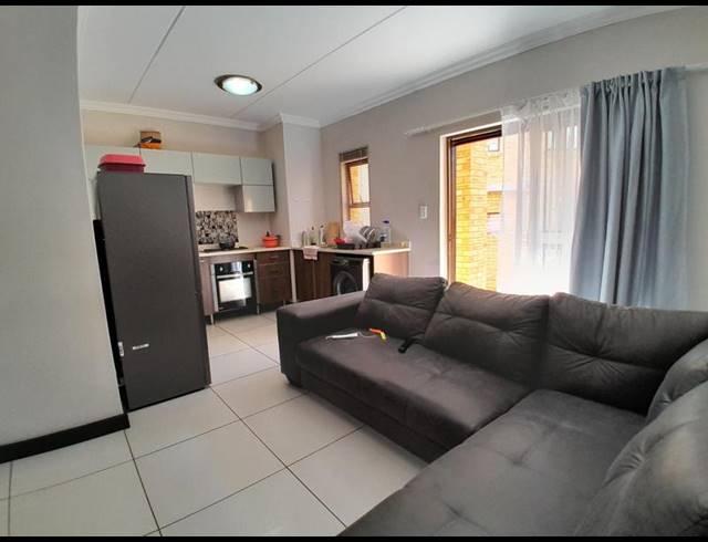 1 BEDROOM APARTMENT FOR SALE IN ROOIHUISKRAAL NORTH